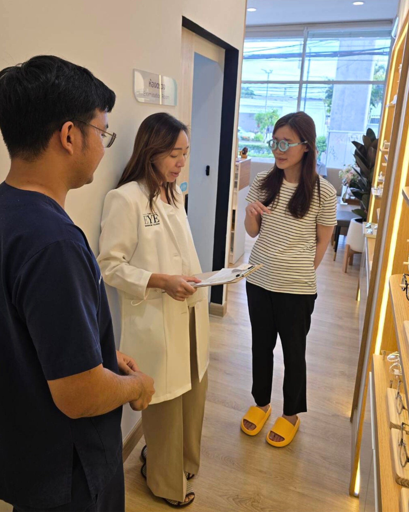 แว่นโปรเกรสซีฟ ลาดพร้าว The Eye Bangkok Clinic