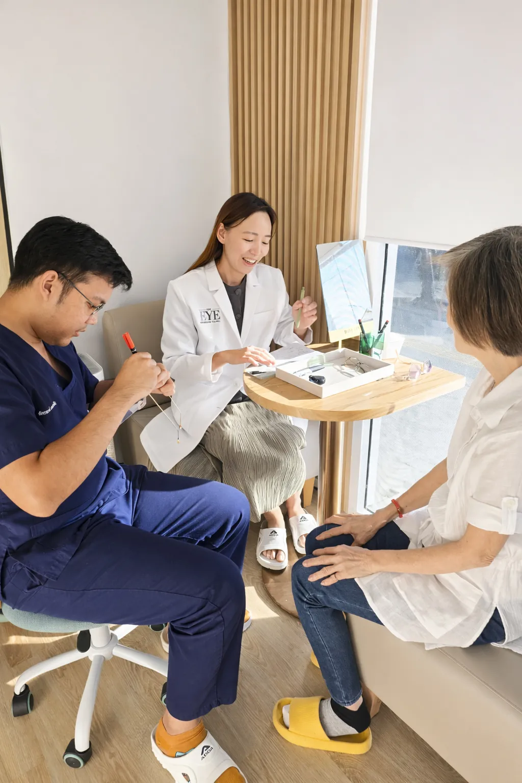 eyewear consultation the eye bangkok clinic