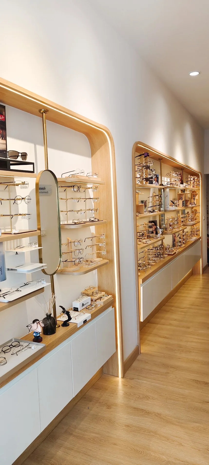 eyewear-shop-interior แว่นโปรเกรสซีฟลาดพร้าว