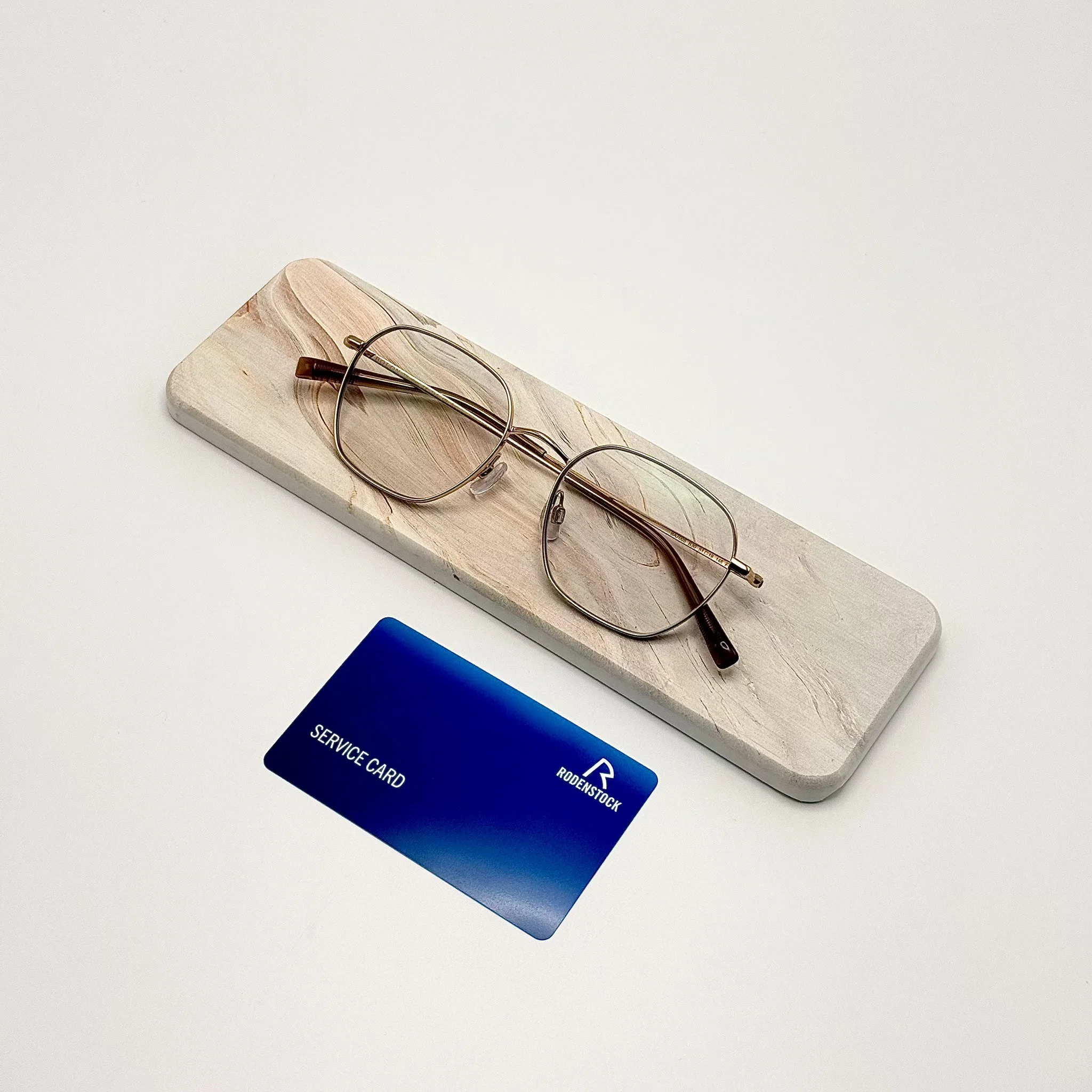 แว่นโปรเกรสซีฟอันแรก rodenstock-glasses